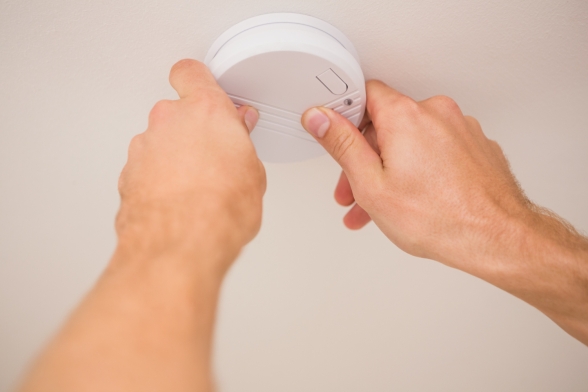 Expert Guide to Smoke Detector Testing & Replacement